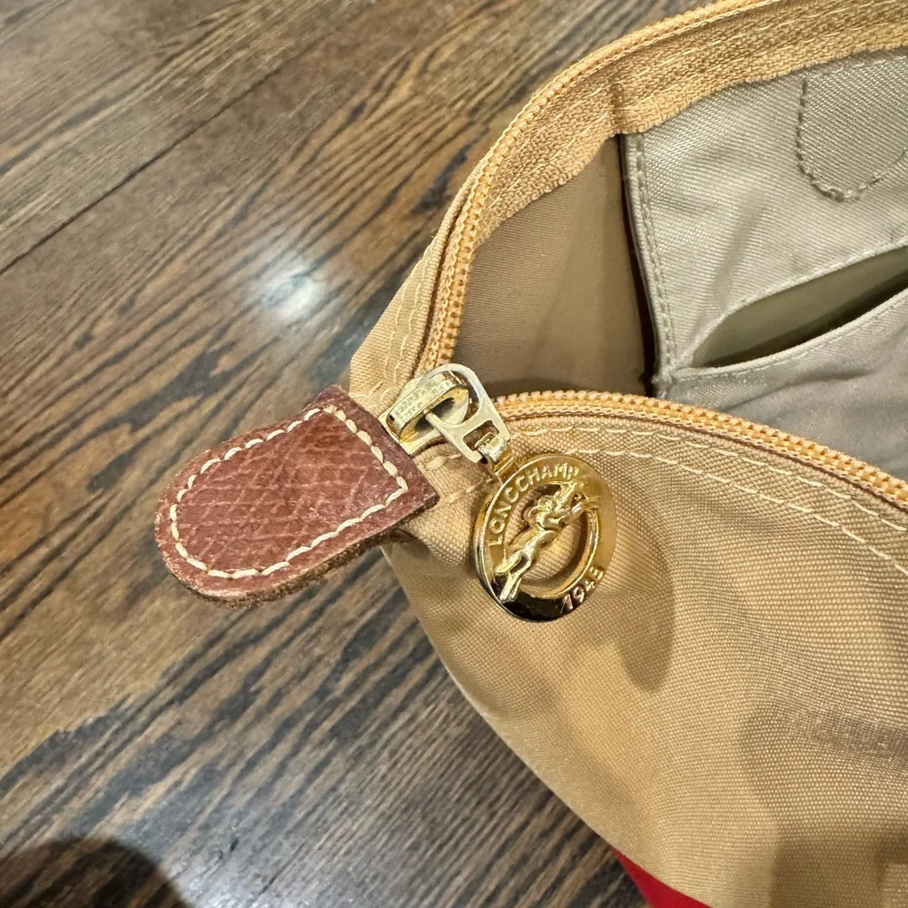 Stylish Red and Tan Tote - Longchamp Paris - Picture 10 of 10